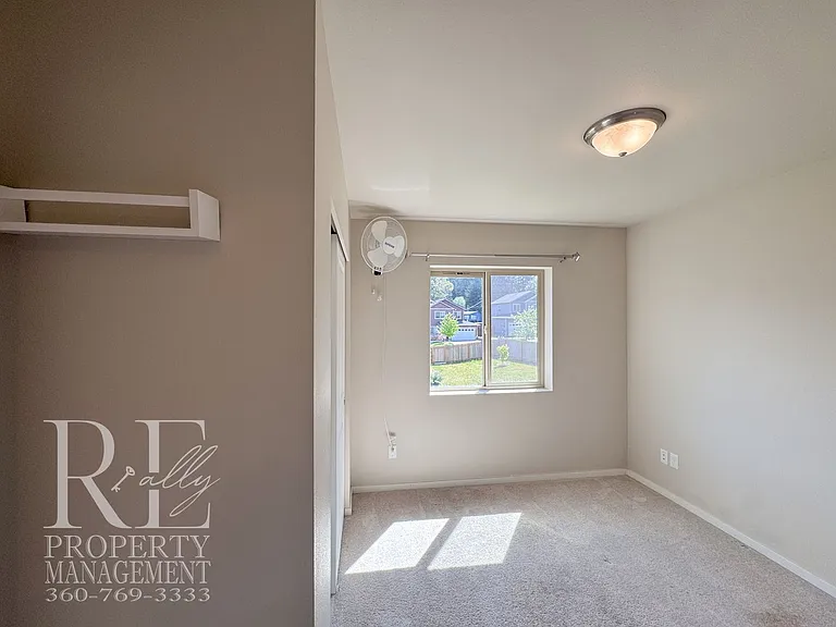 690 SE Olga Cir — Photo 14