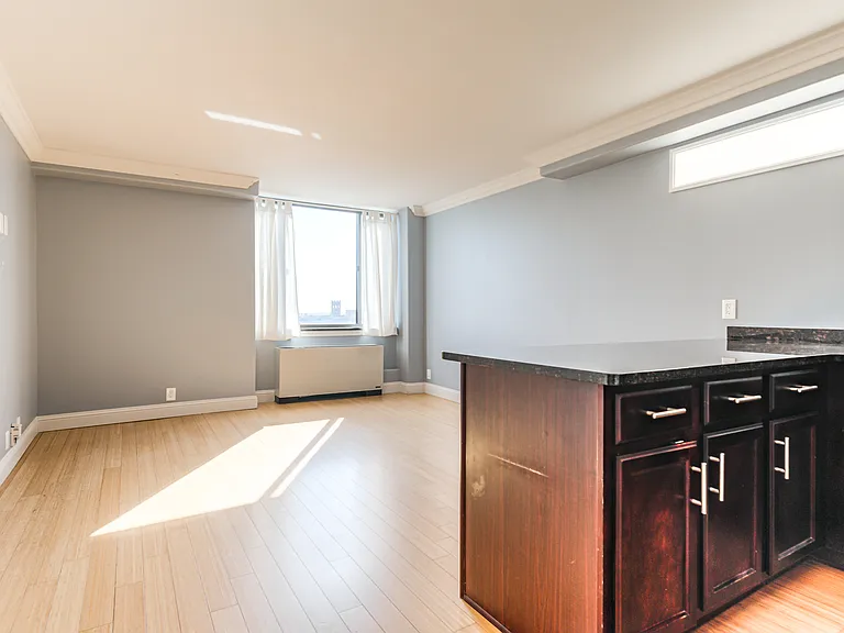 700 E 8th St #16-O — Photo 1