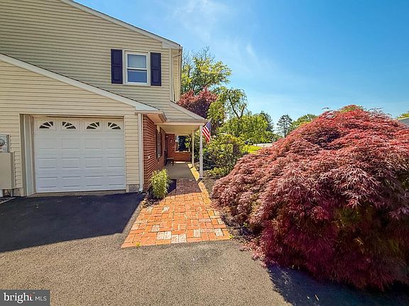 2nd image of 61 Cloverly Dr
