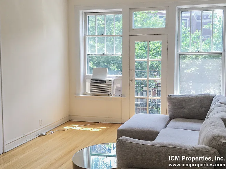 410 W Surf St #2 — Photo 3