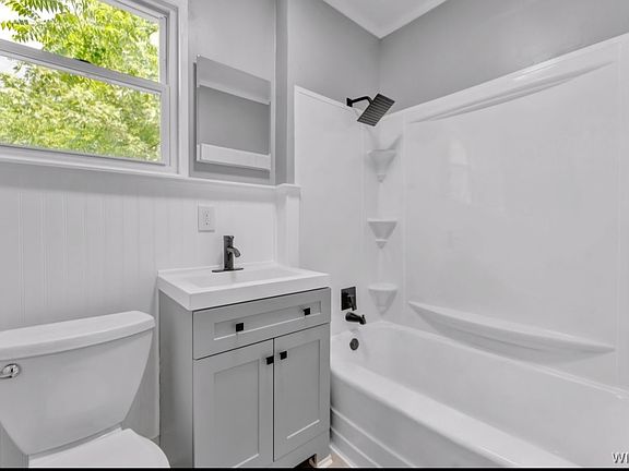 5th image of 1 Ross Ave #1