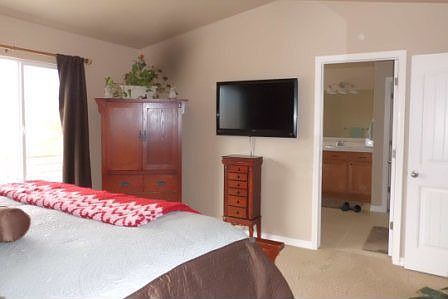 mast bed toward bath
