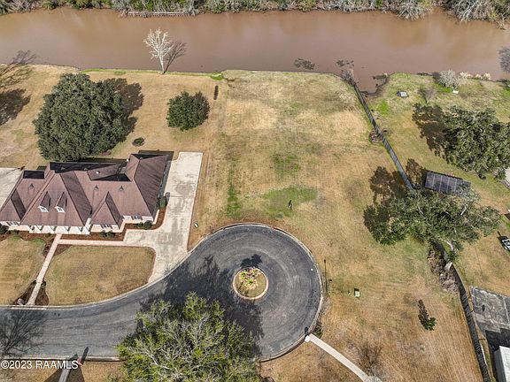 2nd image of 43 Shadows Bend Blvd
