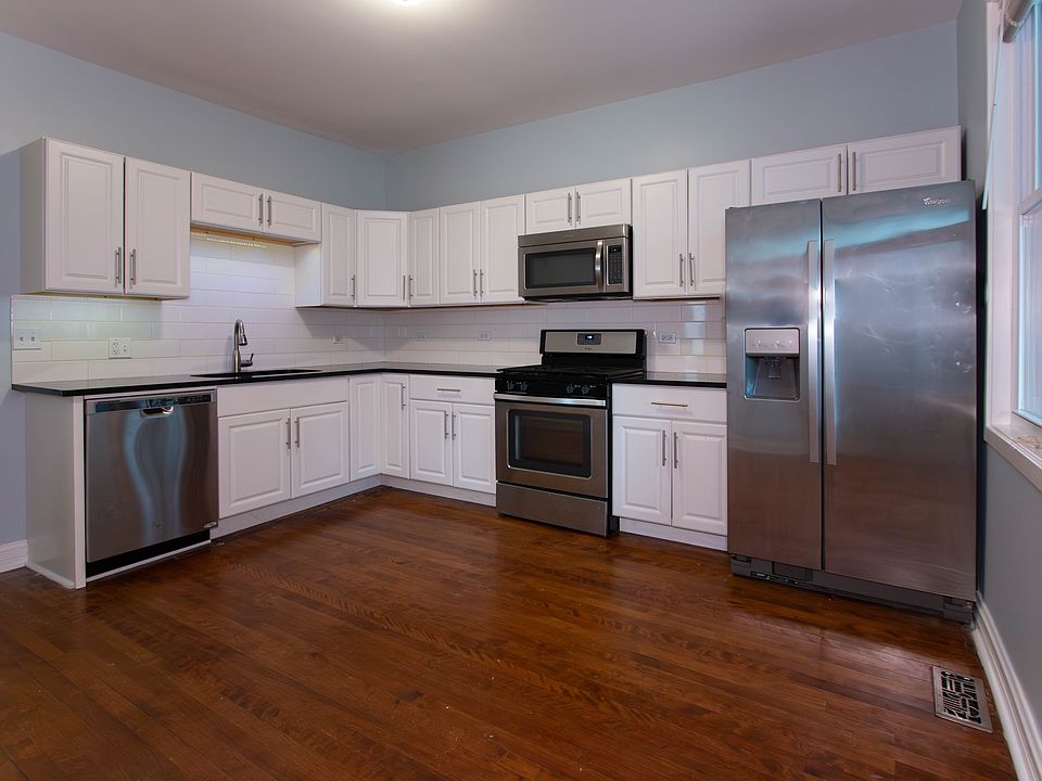 1st image of 2523 N Hamlin Ave #1