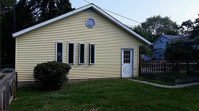 2nd image of 422 Summit St