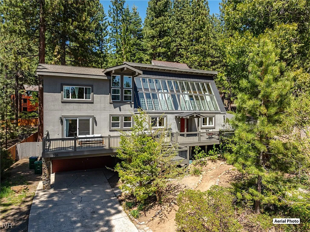 736 Kelly Dr photo 1