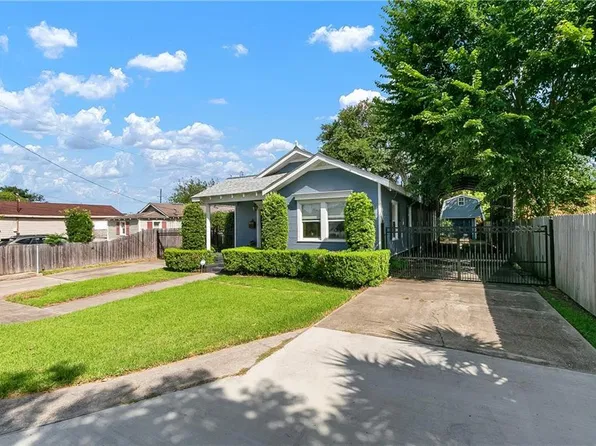 2020 Elm St, Harvey, LA 70058