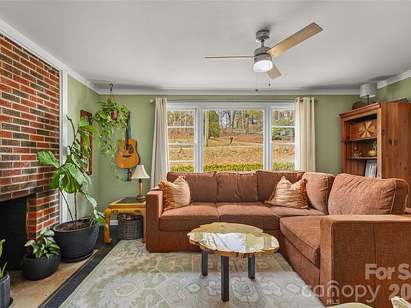 3rd image of 5 Shadowlawn Dr