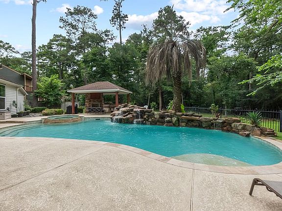 Private space to entertain, no rear neighbors! Home backs up to the 16th hole of The Panther Trails golf course