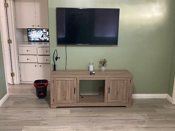 4th image of 5842 Lexington Ave APT 4