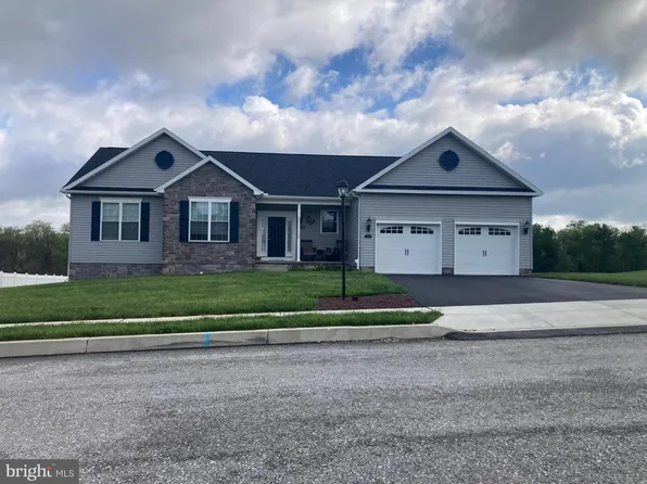 210 Granite Ln, Hanover, PA 17331