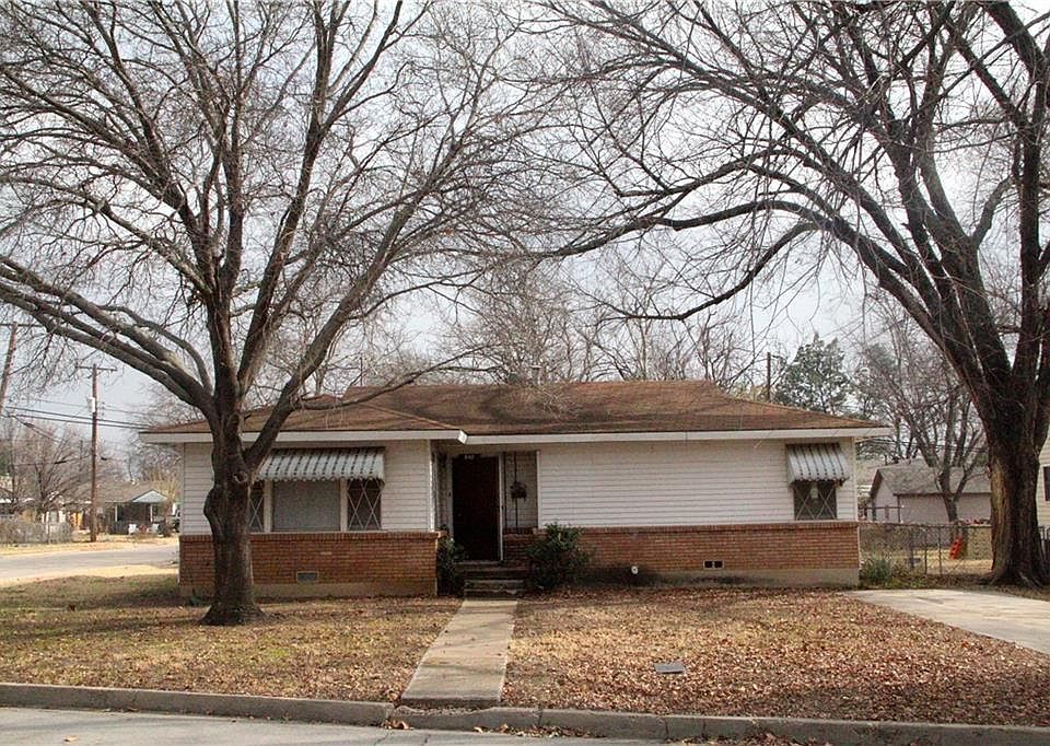 1st image of 840 Yale St