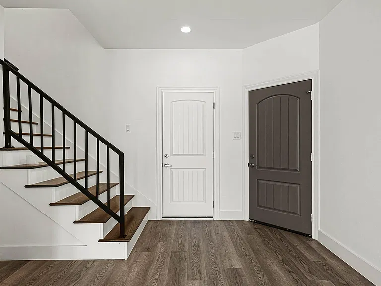 4512 Noble St — Photo 10