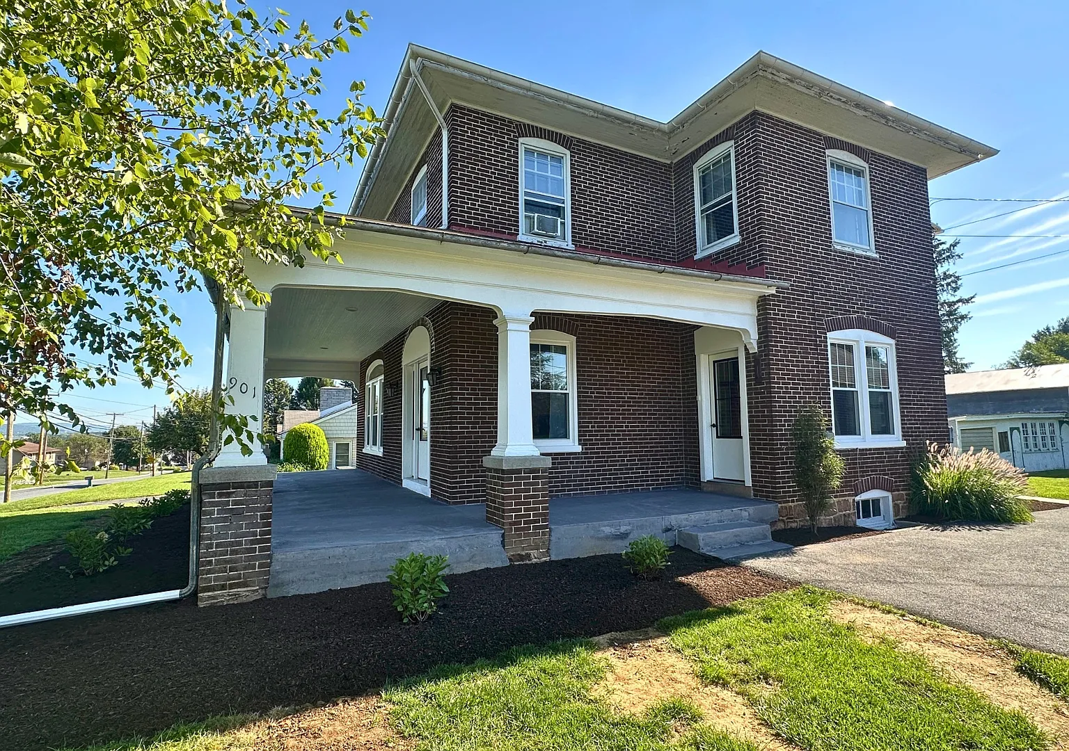 4 bed, 1.5 bath, 1736 sqft, $1,895 — Photo 3