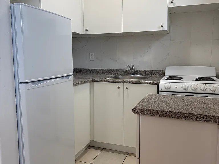 433 Sherbourne St — Photo 3