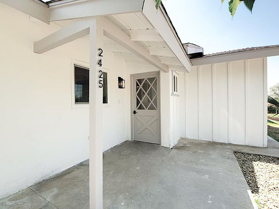 4th image of 2425 Castle Dr