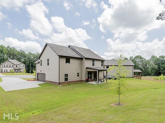 3rd image of 140 Silver Peak Dr