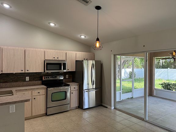 5th image of 3928 Champagne Ave