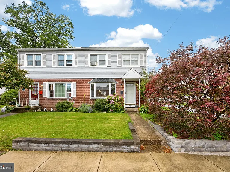 728 Pennbrook Ave — Photo 1