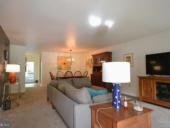 4th image of 337 Jenville Ct