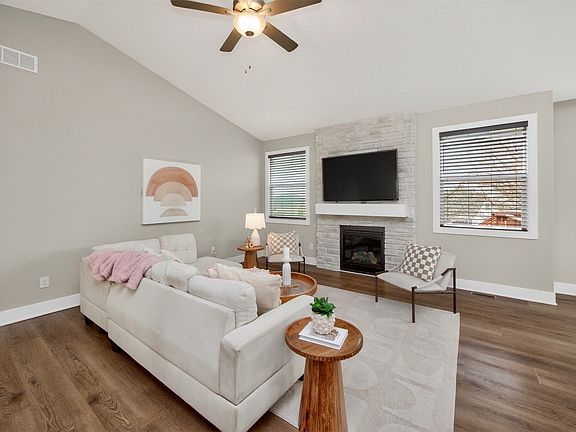 4th image of 5708 NE Northgate Dr