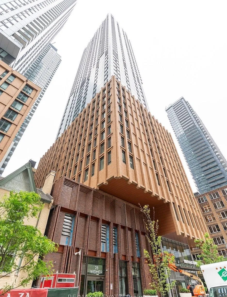 3 bed, $4,500 — Photo 1