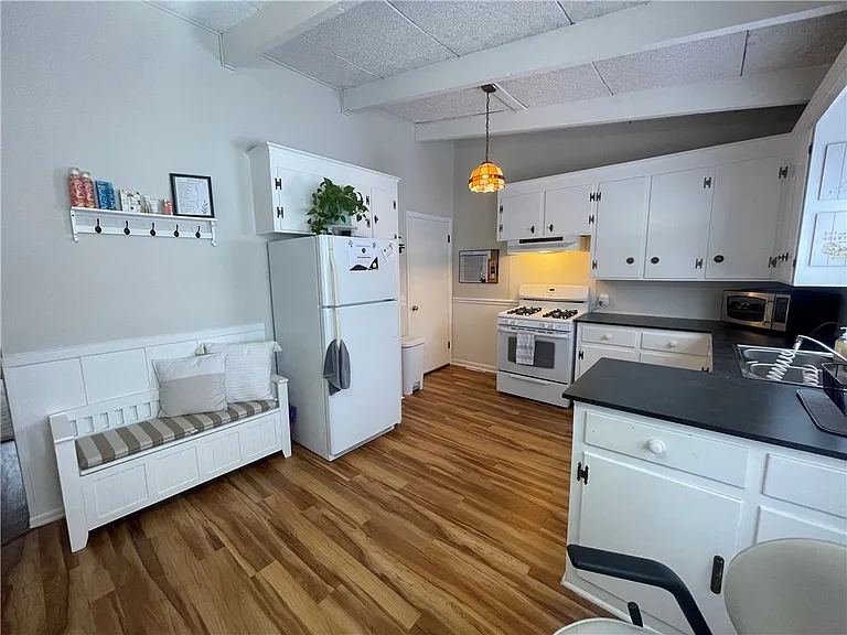 4292 Clover St — Photo 7