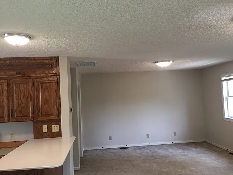 213 E Buford St — Photo 9