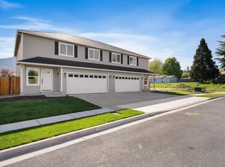 171 SE Champagne Ct, Grants Pass, OR 97527