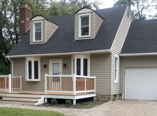 1668 Valley Dr, Highland, MI 48356
