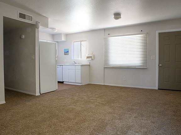 living/dining area off the kitchen