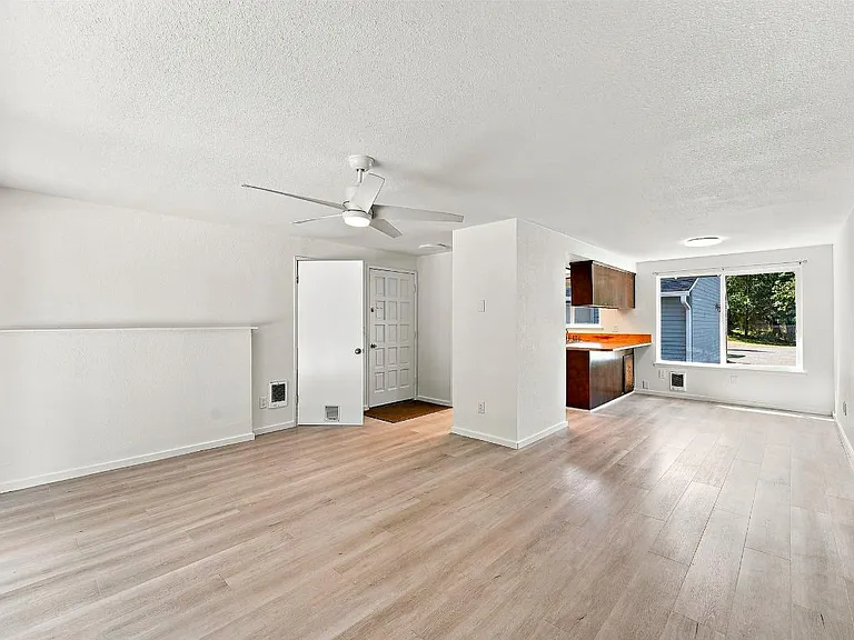 7100 Hawks Prairie Rd NE #A — Photo 2