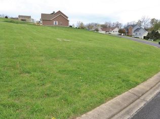 5535 Pine Valley Dr, Zanesville, OH 43701