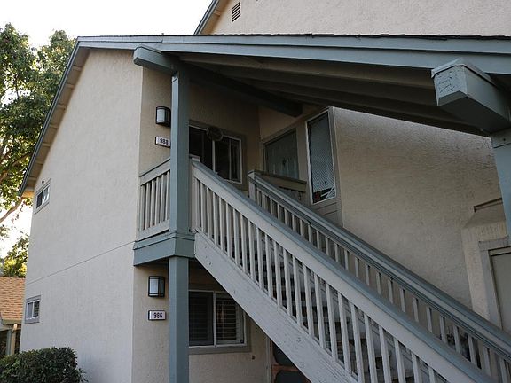 3rd image of 988 Summerplace Dr
