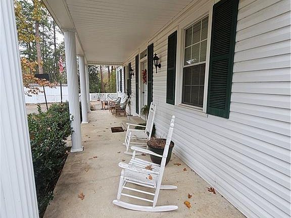 3rd image of 704 W North St