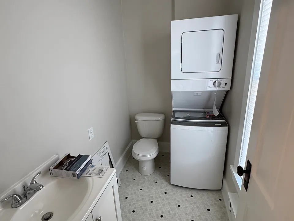 108 1/2 E Main St