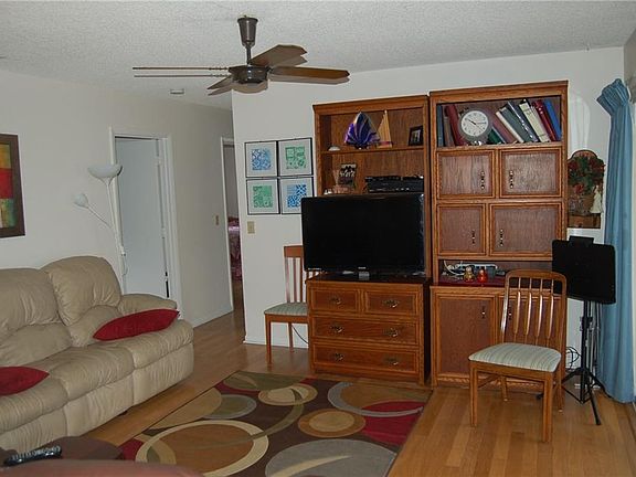 3rd image of 103 Margo Ln