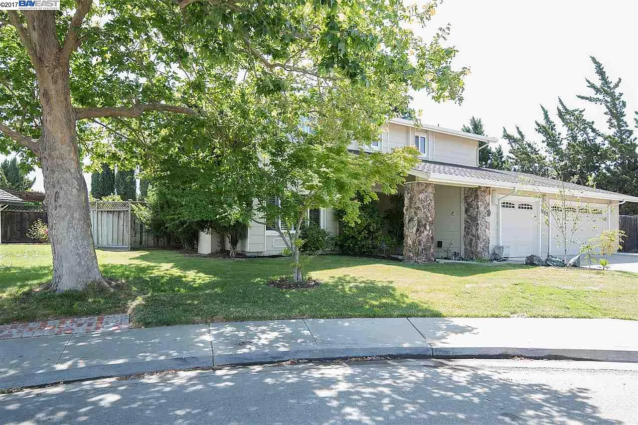 1442 Ardmore Pl photo 1