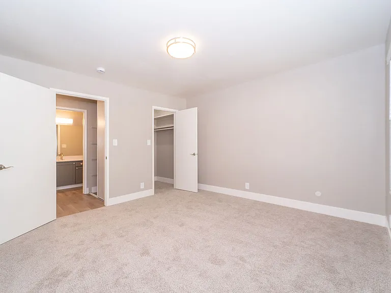 Mission Heights Apartments — Photo 36