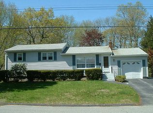 25 Viscount Rd, Warwick, RI 02889