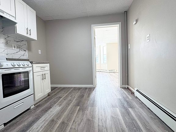 4th image of 76 Carlton Ave APT 8