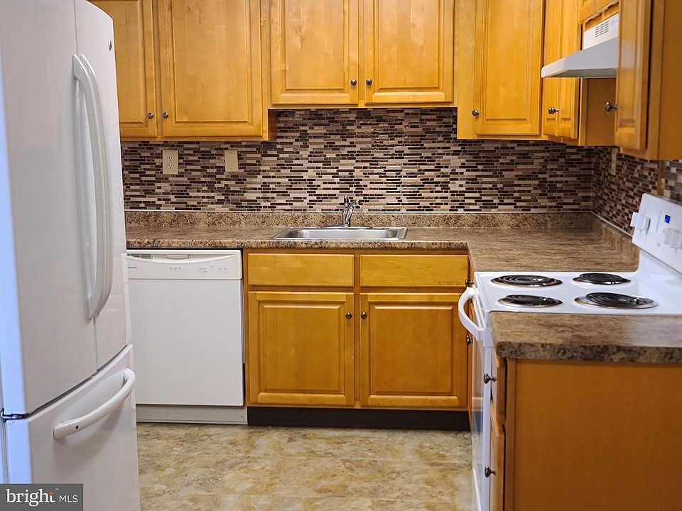 1st image of 60 Villanova Ct
