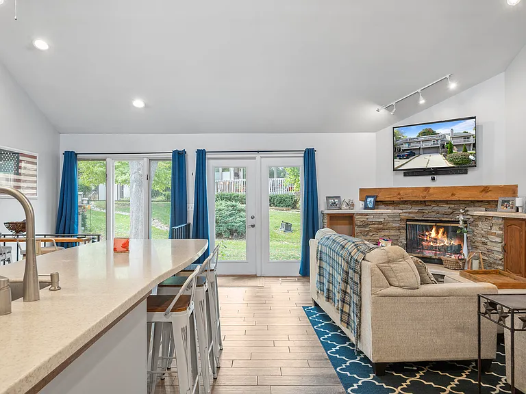 814 Kendall Ln — Photo 4