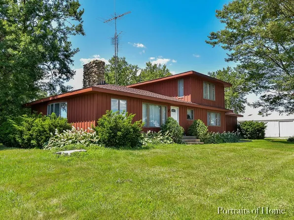 18530 E Twombly Rd, Rochelle, IL 61068