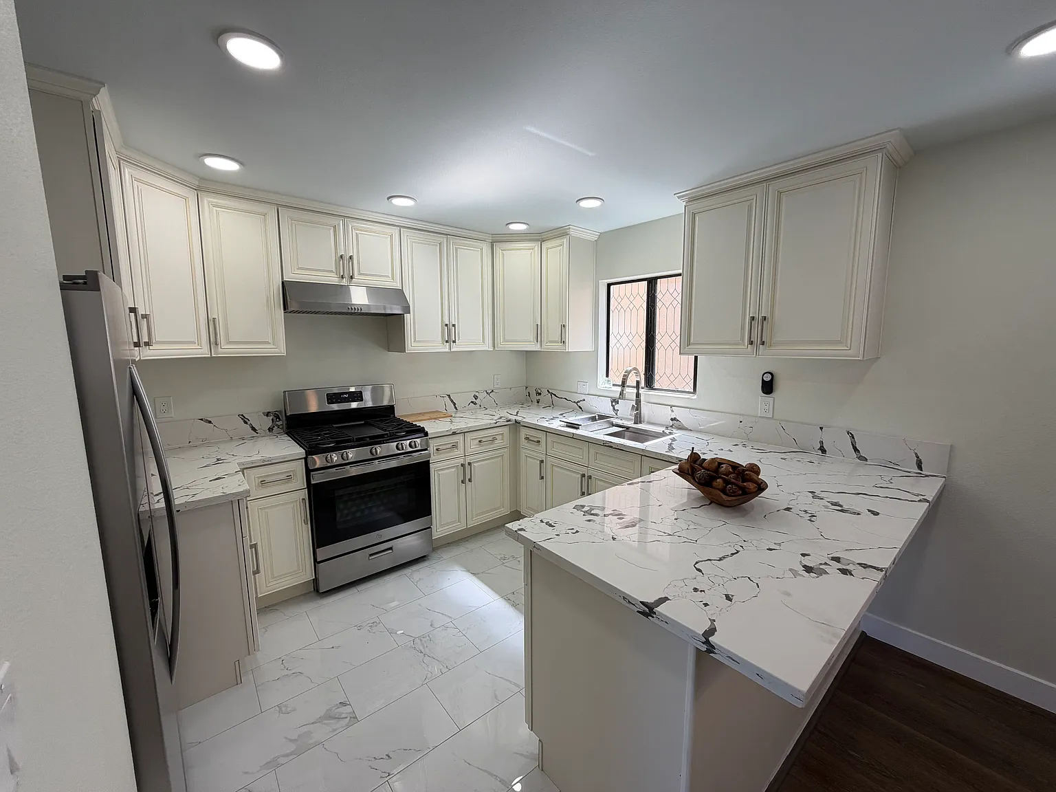 2 bed, 2.5 bath, 1329 sqft, $3,800 — Photo 1