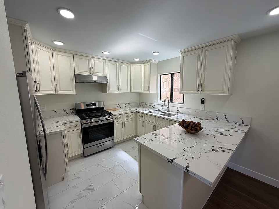 110 Chapel Ave #12