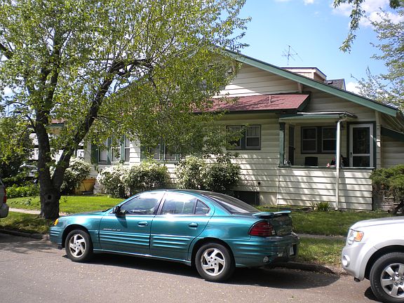 2nd image of 925 S Center St #3