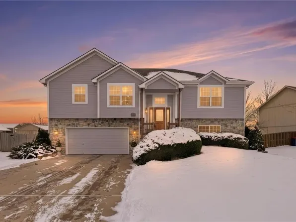 15603 Cedar St, Basehor, KS 66007