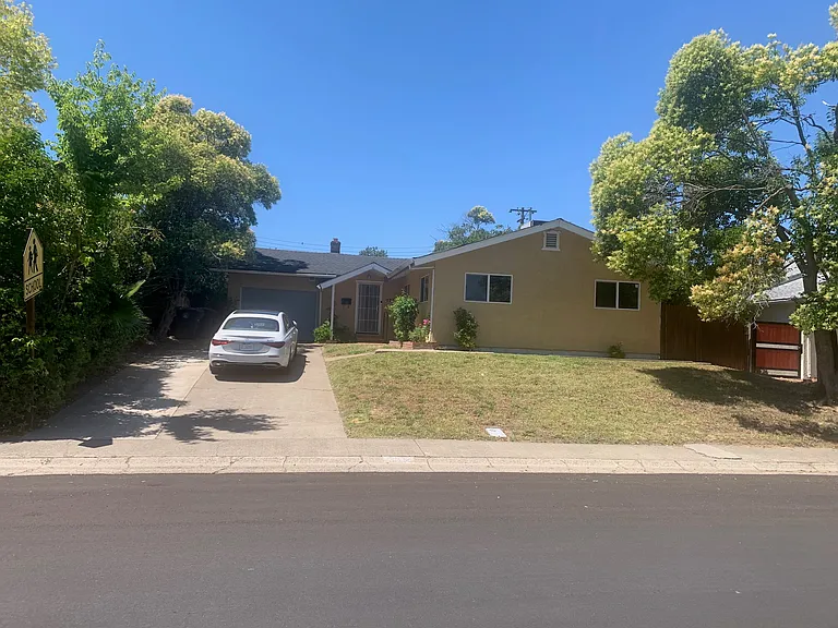 7205 Rollingwood Blvd — Photo 3