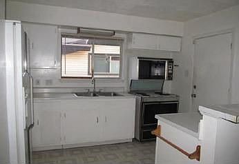 3rd image of 818 Glenmore Dr